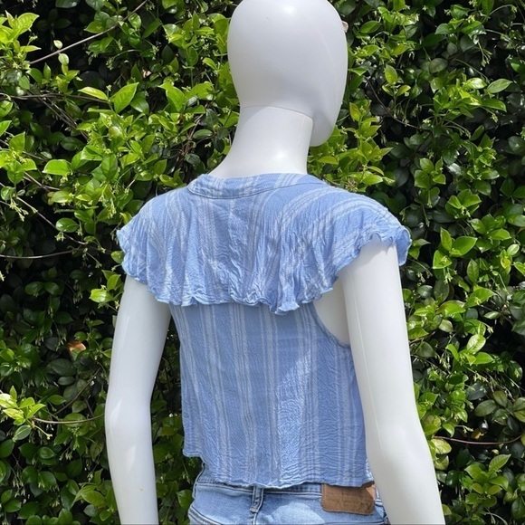 💋SHOW Me Your Mumu Boho Blue Striped Ruffle Lace Tie Front Crop Blouse - Picture 9 of 13